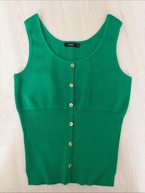 Sleeveless knit top